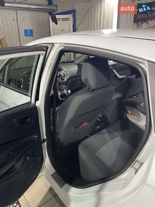 Хетчбек Ford Fiesta 2012 в Києві