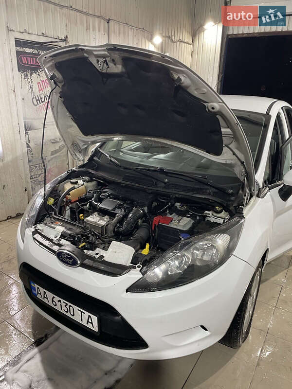 Хетчбек Ford Fiesta 2012 в Києві
