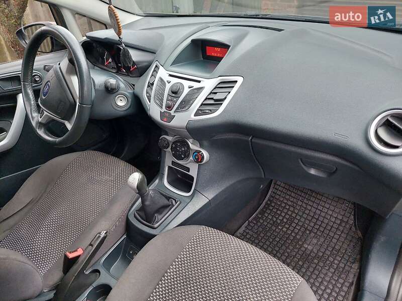 Хэтчбек Ford Fiesta 2012 в Чугуеве
