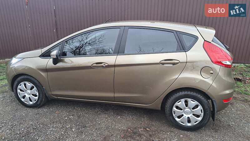 Хэтчбек Ford Fiesta 2012 в Чугуеве