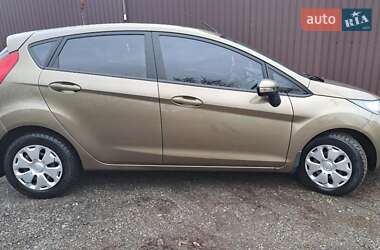 Хетчбек Ford Fiesta 2012 в Чугуєві