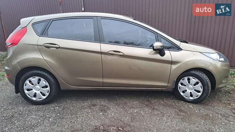 Хэтчбек Ford Fiesta 2012 в Чугуеве