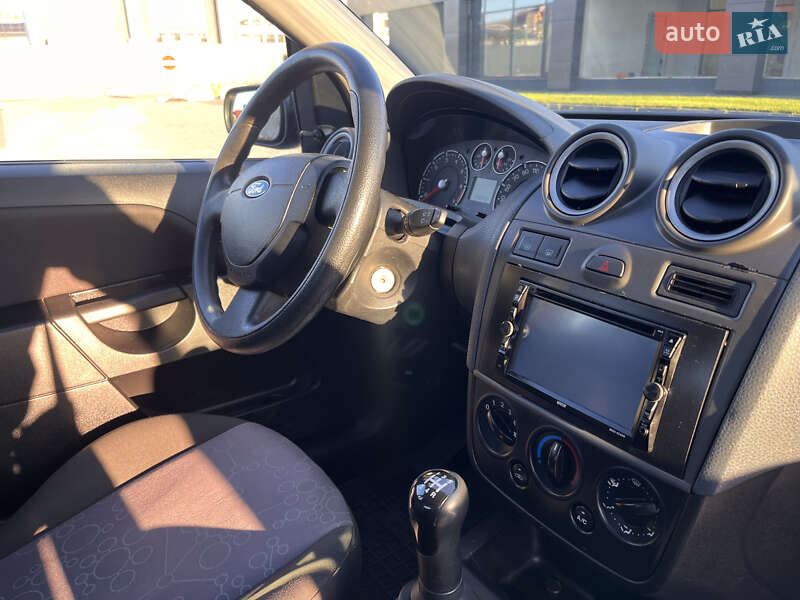 Хэтчбек Ford Fiesta 2008 в Мукачево