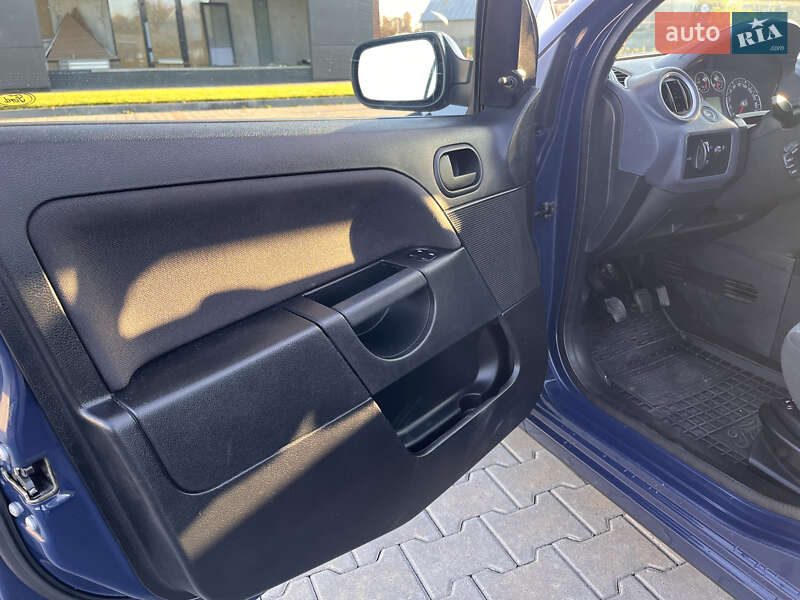 Хэтчбек Ford Fiesta 2008 в Мукачево