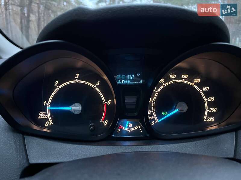 Хэтчбек Ford Fiesta 2013 в Новомосковске фото 31 Хэтчбек Ford Fiesta 2013 в Новомосковске