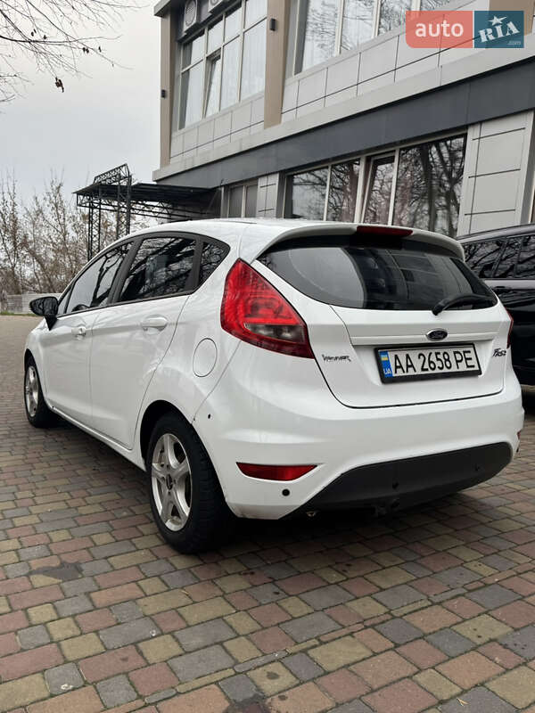 Хэтчбек Ford Fiesta 2011 в Черкассах