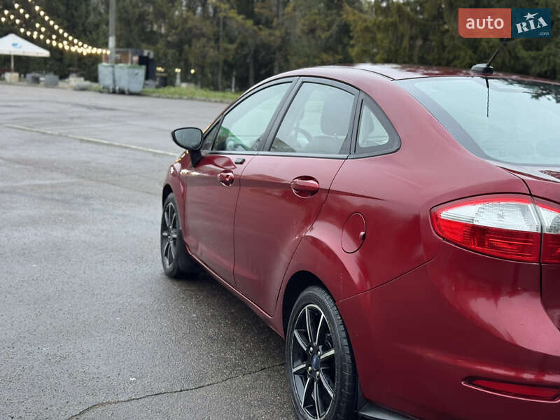 Седан Ford Fiesta 2014 в Рівному