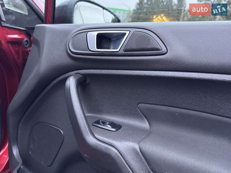 Седан Ford Fiesta 2014 в Рівному
