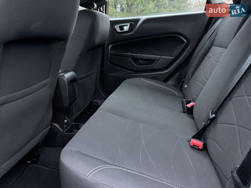 Седан Ford Fiesta 2014 в Рівному