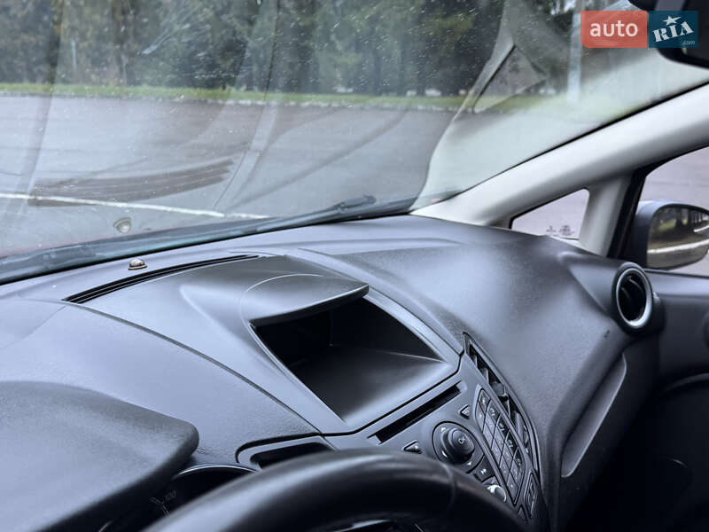 Седан Ford Fiesta 2014 в Рівному