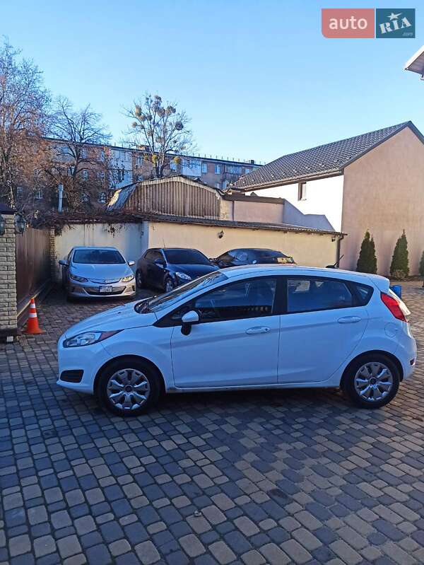 Хэтчбек Ford Fiesta 2015 в Виннице