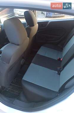 Хэтчбек Ford Fiesta 2015 в Виннице