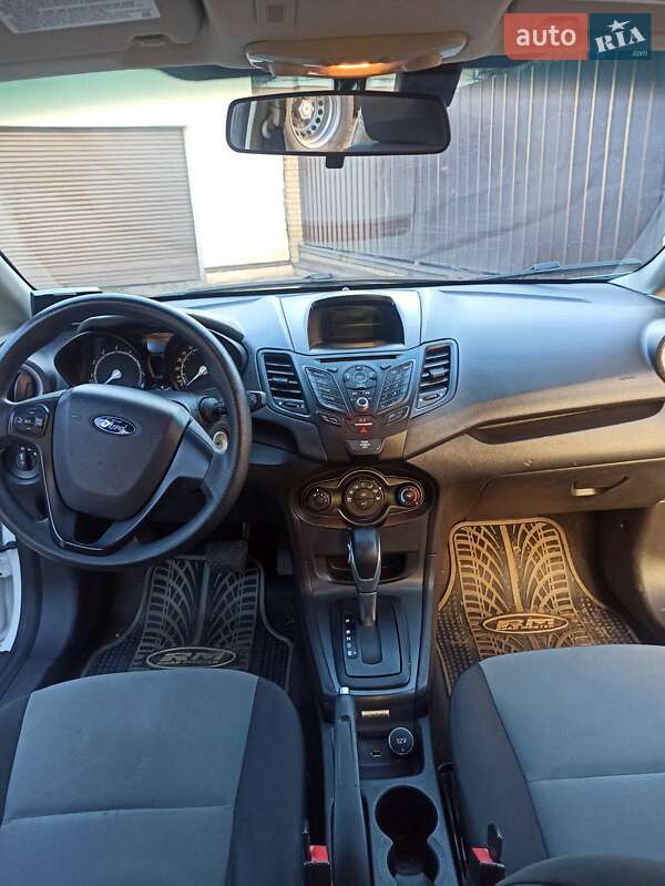 Хэтчбек Ford Fiesta 2015 в Виннице