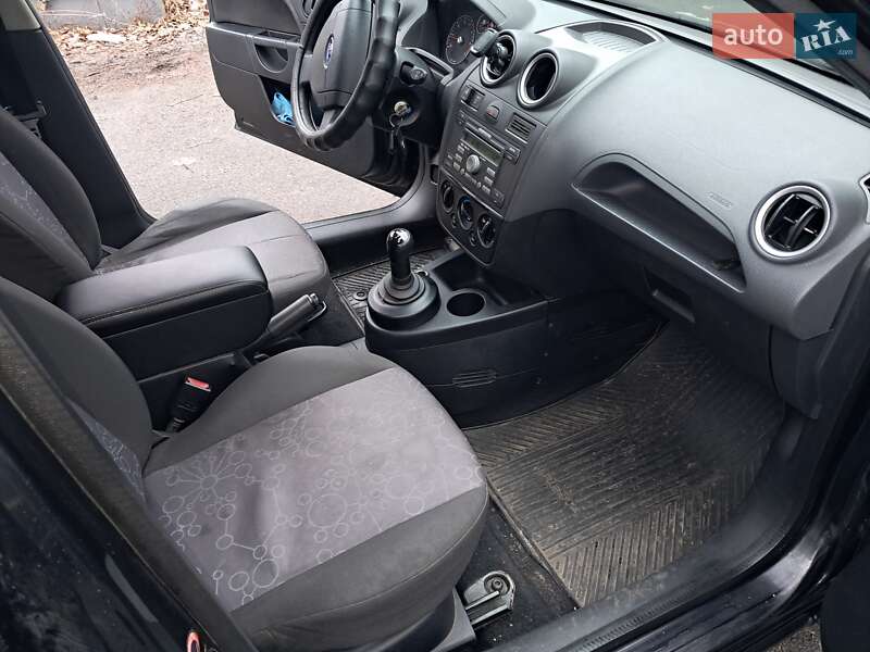 Хэтчбек Ford Fiesta 2006 в Киеве