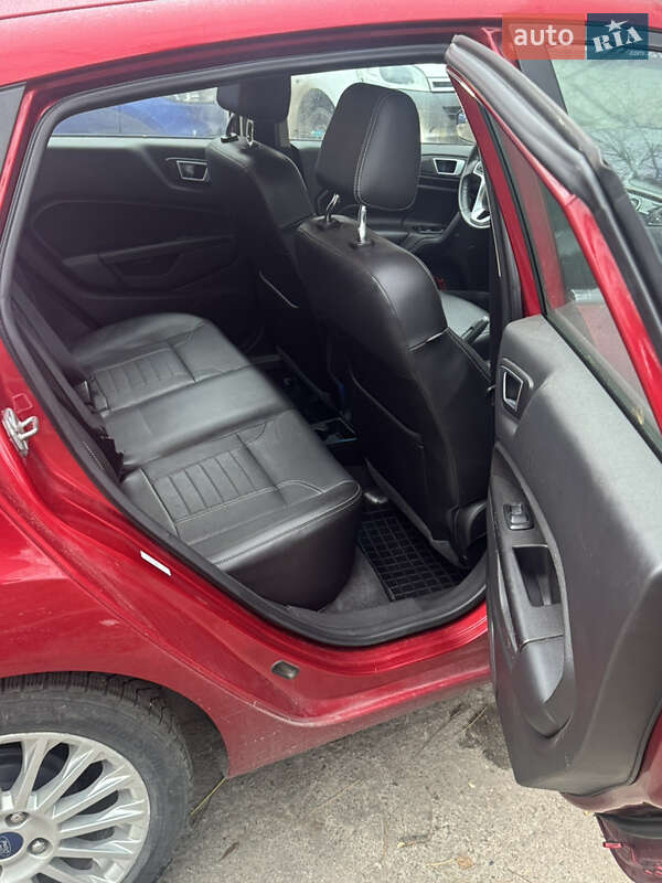 Хетчбек Ford Fiesta 2015 в Києві