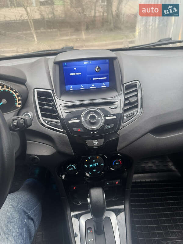 Хетчбек Ford Fiesta 2015 в Києві