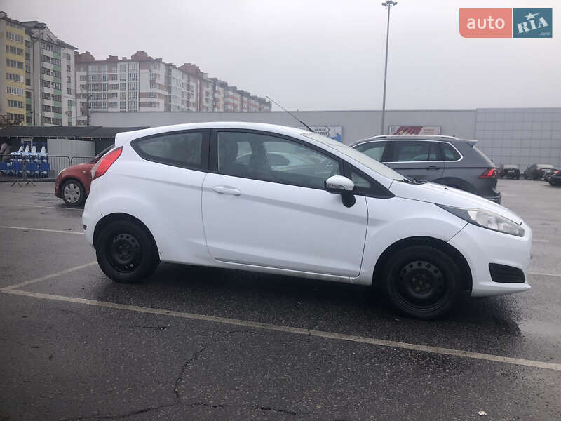Хэтчбек Ford Fiesta 2013 в Ивано-Франковске