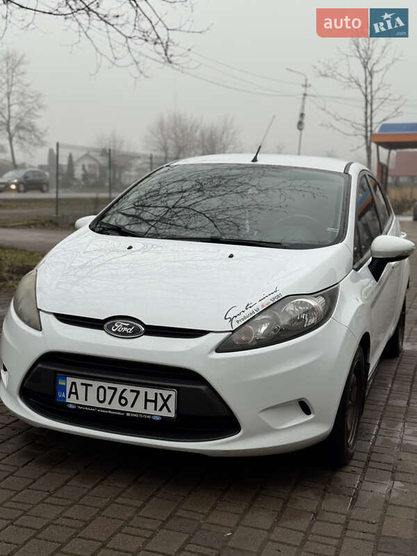 Хэтчбек Ford Fiesta 2011 в Долине