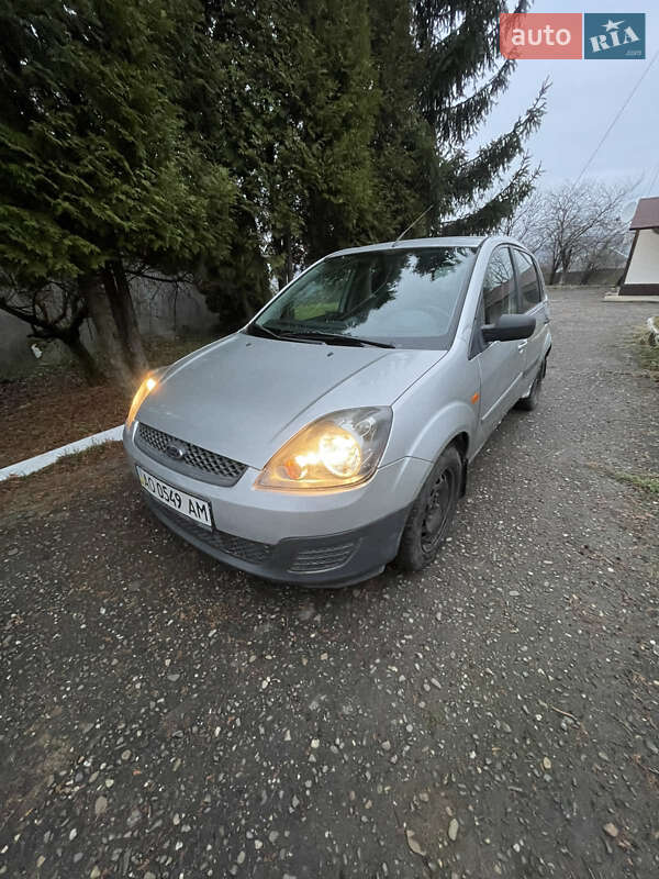 Хэтчбек Ford Fiesta 2007 в Мукачево