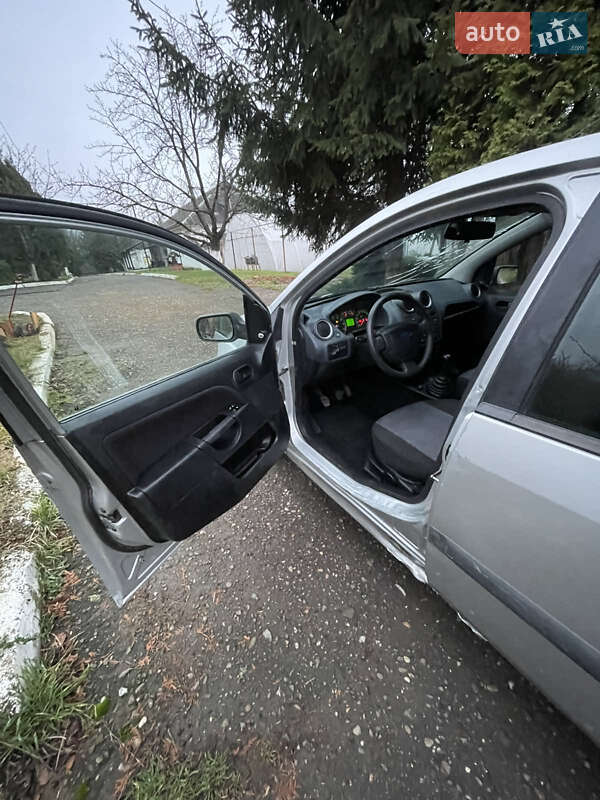Хэтчбек Ford Fiesta 2007 в Мукачево