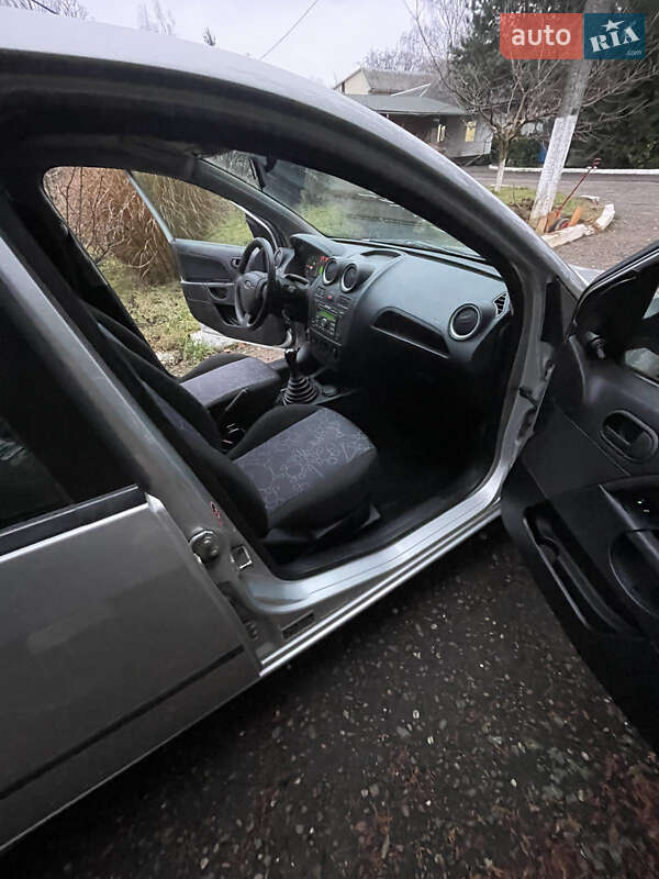 Хэтчбек Ford Fiesta 2007 в Мукачево