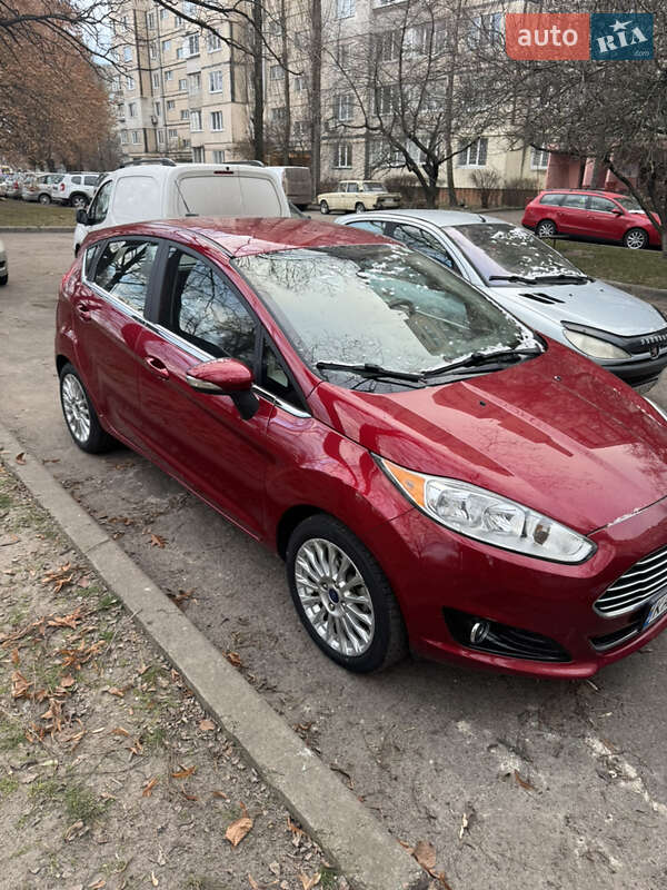 Хетчбек Ford Fiesta 2015 в Києві
