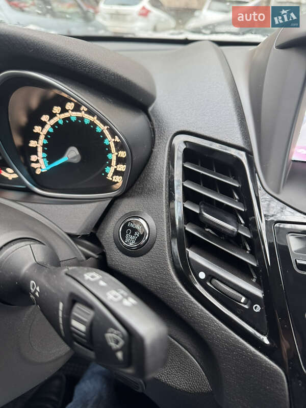 Хетчбек Ford Fiesta 2015 в Києві
