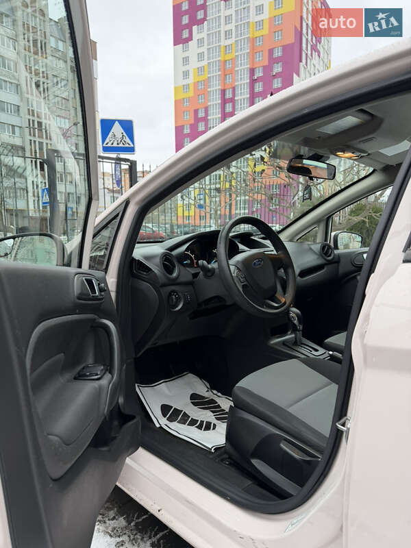 Хетчбек Ford Fiesta 2015 в Черкасах