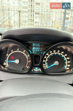 Хетчбек Ford Fiesta 2015 в Черкасах