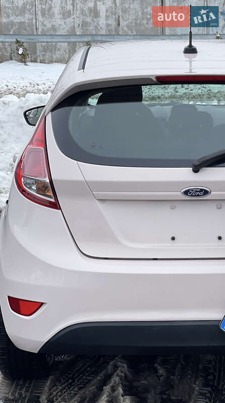 Хетчбек Ford Fiesta 2015 в Черкасах