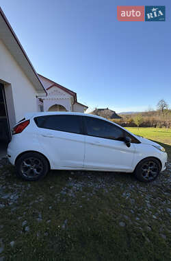Хетчбек Ford Fiesta 2016 в Трускавці