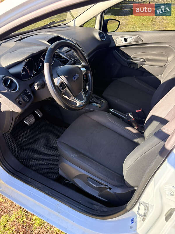 Хетчбек Ford Fiesta 2016 в Трускавці