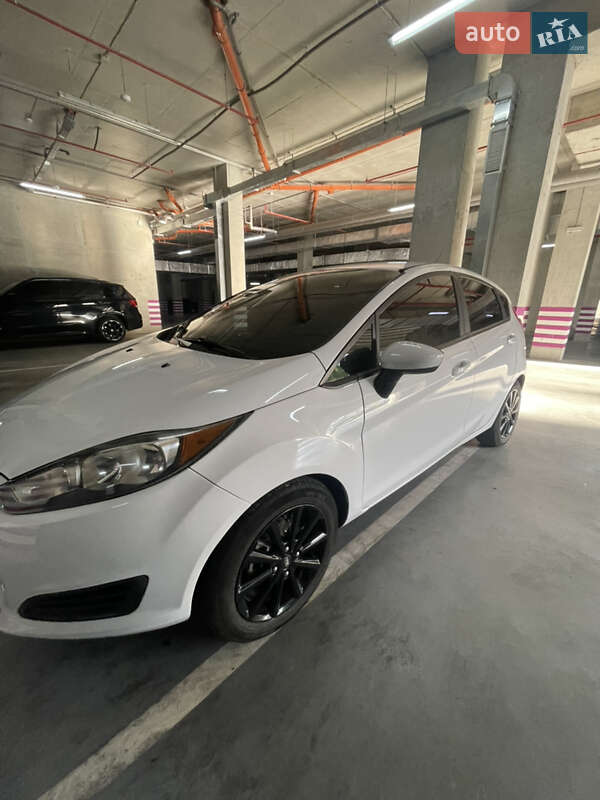 Хэтчбек Ford Fiesta 2016 в Львове