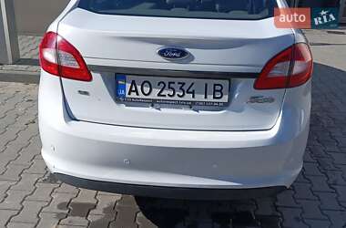 Седан Ford Fiesta 2012 в Сваляве
