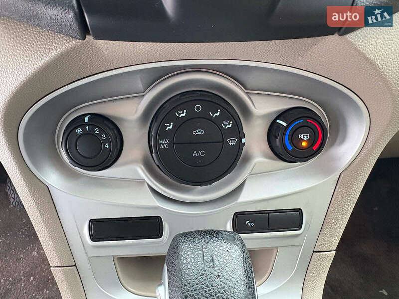 Хетчбек Ford Fiesta 2016 в Львові