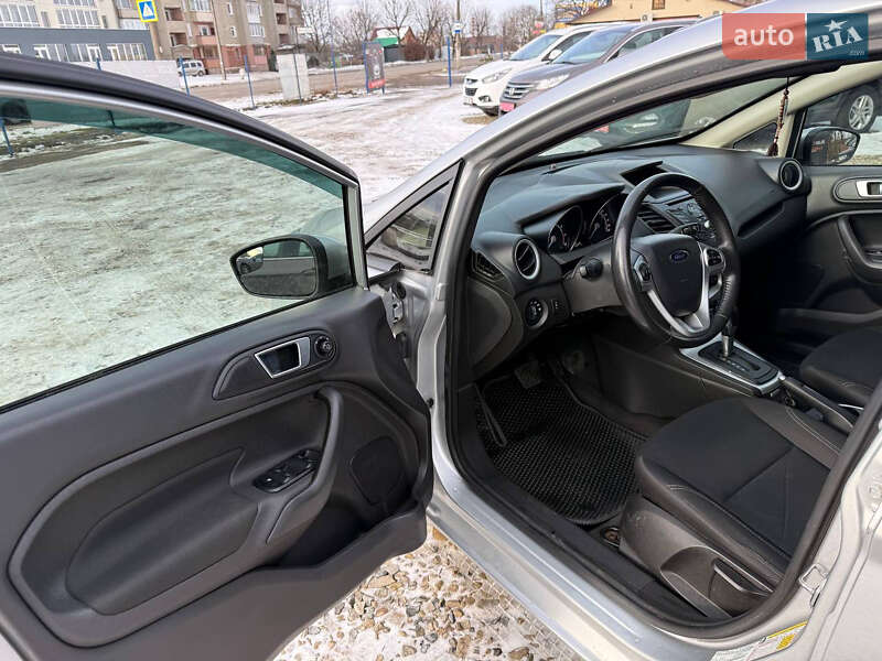 Седан Ford Fiesta 2015 в Коломые