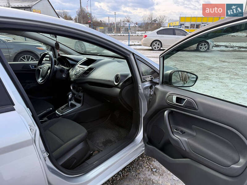 Седан Ford Fiesta 2015 в Коломые