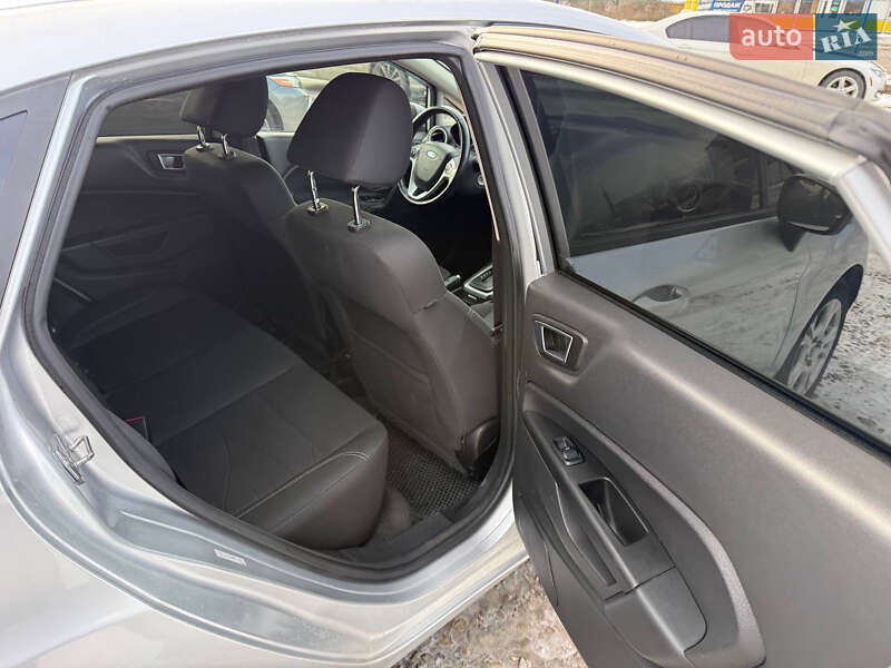 Седан Ford Fiesta 2015 в Коломые
