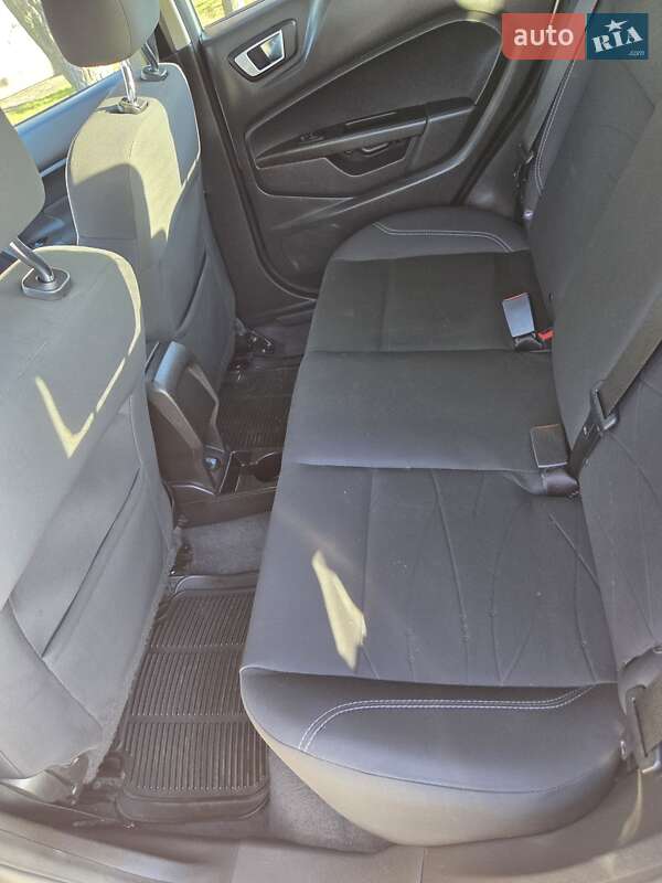 Хетчбек Ford Fiesta 2015 в Києві