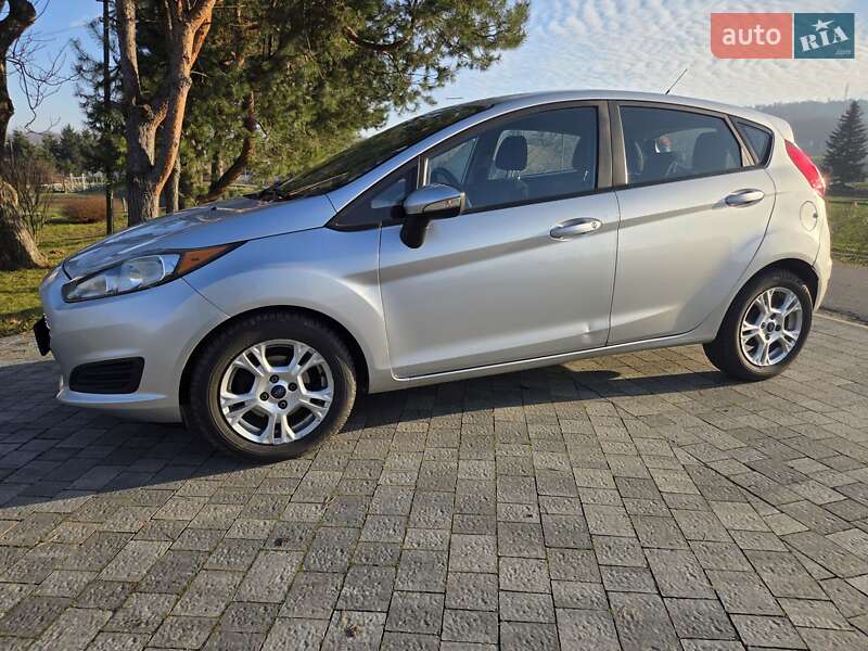 Хетчбек Ford Fiesta 2015 в Києві