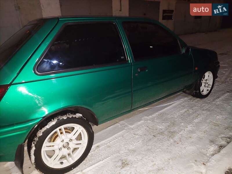 Хэтчбек Ford Fiesta 1993 в Львове