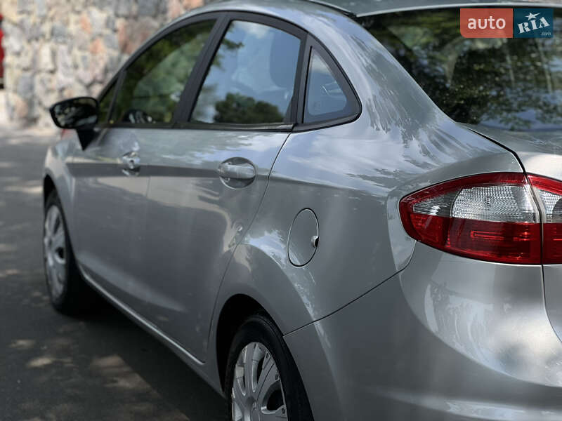 Седан Ford Fiesta 2015 в Кропивницком