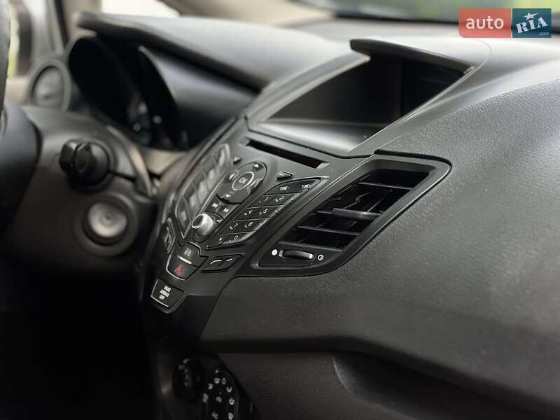 Седан Ford Fiesta 2015 в Кропивницком