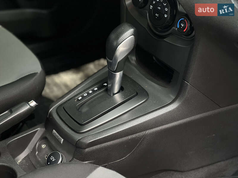 Седан Ford Fiesta 2015 в Кропивницком