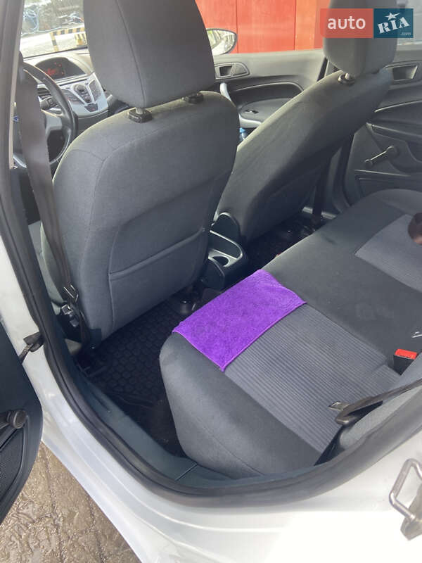 Хетчбек Ford Fiesta 2011 в Дніпрі