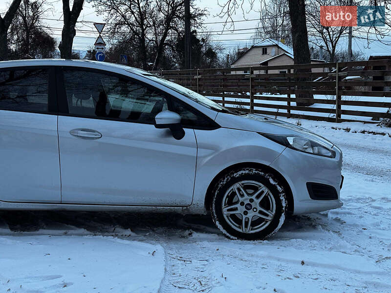 Седан Ford Fiesta 2016 в Киеве фото 4 Седан Ford Fiesta 2016 в Киеве