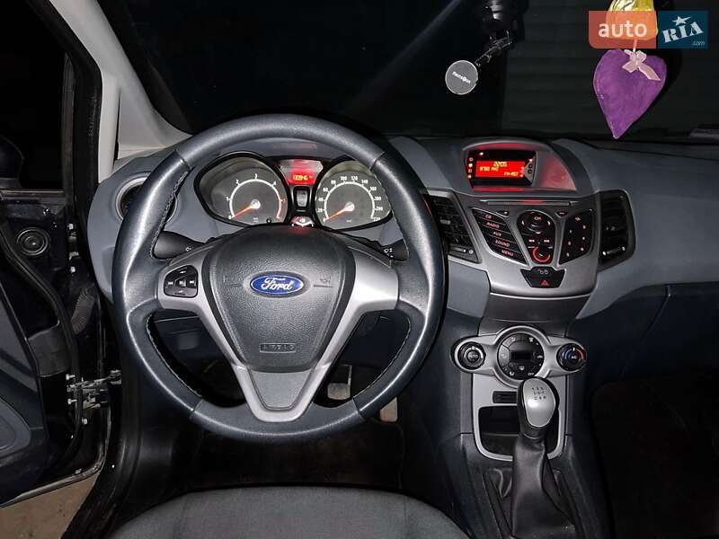 Хэтчбек Ford Fiesta 2010 в Ивано-Франковске
