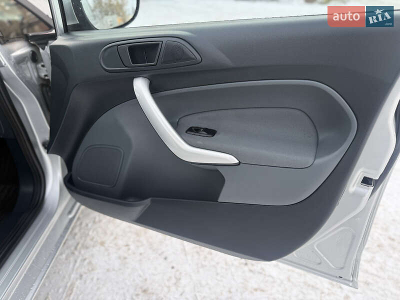 Хэтчбек Ford Fiesta 2010 в Виннице