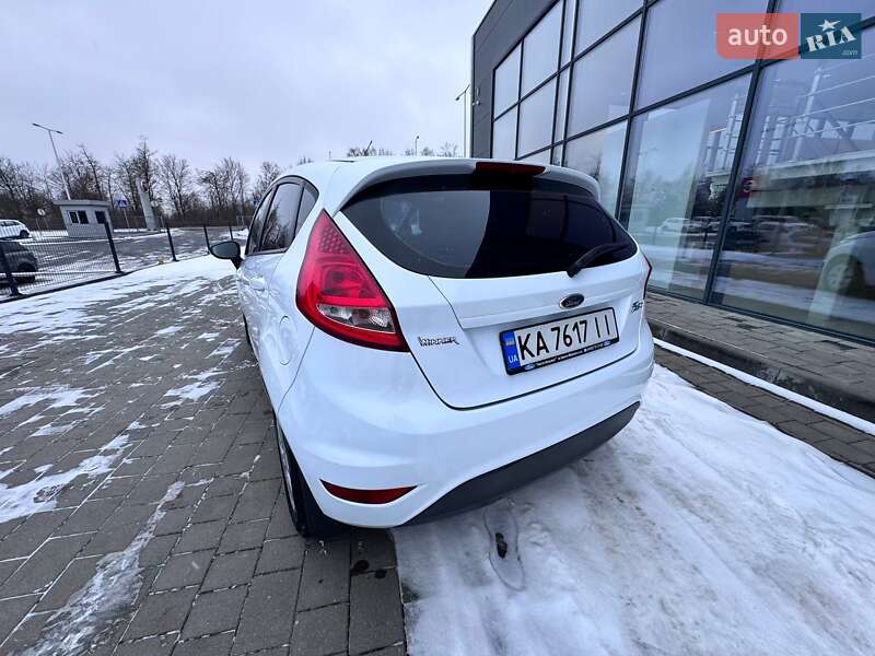 Хэтчбек Ford Fiesta 2011 в Ивано-Франковске