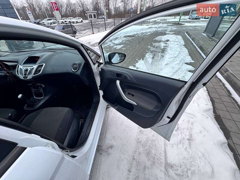 Хэтчбек Ford Fiesta 2011 в Ивано-Франковске